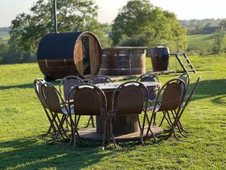 Greenfeilds Glamping Stargazing Yurts and Outdoor Spa - Milwich - 0