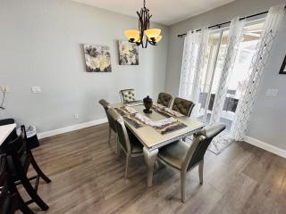 Modern Kitchen -Close To Parks - Tvs In All Rooms! - Davenport - 1