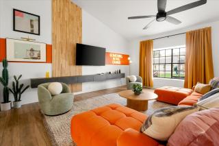 Lazy River Luxe 6 BR Sleeps 16 Pickleball Hot Tub - Glendale - 3