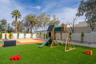 Lazy River Luxe 6 BR Sleeps 16 Pickleball Hot Tub - 8