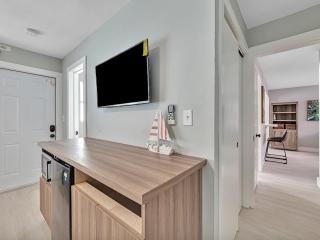 Beachside 1BR Apt - Walk to Hollywood Dania Beach - Dania Beach - 8