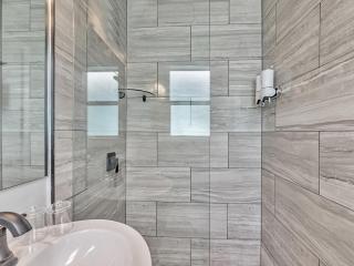 Beachside 1BR Apt - Walk to Hollywood Dania Beach - Dania Beach - 4