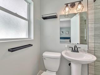 Beachside 1BR Apt - Walk to Hollywood Dania Beach - Dania Beach - 3