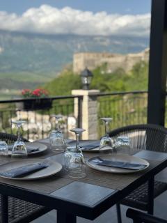 Castle Hotel - Gjirokastër - 7