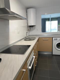 Modern Sea-Wiew Apartment with Pool & Gym Access - 7