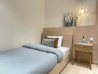 Aura Modern Home - 7