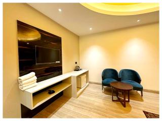 Near Mahakal Temple Hotel S U N # c !Ujjain,Near Railway station -Fully Air conditioned Rooms And Spacious, with Wifi And Parking- BEST HOTEL IN UJJAIN - Ujjain - 4