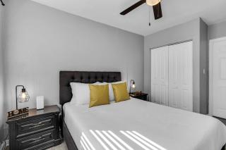 Triplex with 3 Bedrooms, 6 Min/Beach+Free Parking - 9