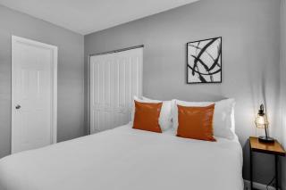 Triplex with 3 Bedrooms, 6 Min/Beach+Free Parking - Dania Beach - 8