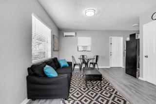Triplex with 3 Bedrooms, 6 Min/Beach+Free Parking - 5