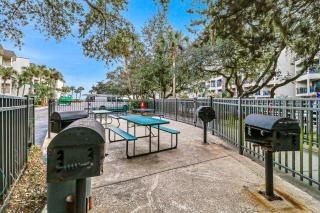 Coastal Couples Retreat near Coligny+Bikes-#131 - Hilton Head Island - 5