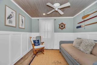 Beachglass Cottage - Family Friendly Kids and Pets - Grand Beach - 1