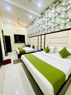 Hotel Urban Zip - Near Taj mahal - Family Affordable Stay - Agra - 3