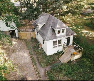 Lighthouse Cottage - Family Friendly Kids and Pets - New Buffalo - 8