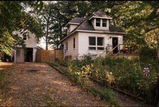 Lighthouse Cottage - Family Friendly Kids and Pets - New Buffalo - 7