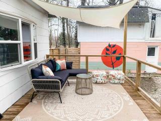 Lighthouse Cottage - Family Friendly Kids and Pets - New Buffalo - 5