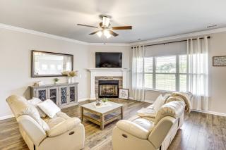 5 Mi to The Square Athens Home with Pool Access! - Athens - 0