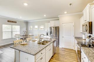 5 Mi to The Square Athens Home with Pool Access! - Athens - 9
