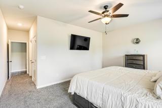 5 Mi to The Square Athens Home with Pool Access! - Athens - 2
