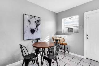 Cozy 1BR Retreat | 6-Min to Beach + Free Parking - Dania Beach - 8