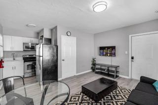 Chic 1BR Getaway Near FLL Airport + 6 MN to Ocean - Dania Beach - 0