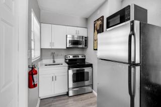 Chic 1BR Getaway Near FLL Airport + 6 MN to Ocean - Dania Beach - 5