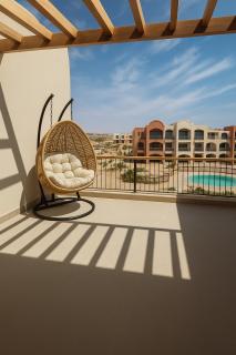 Duplex 1BR King Bed and1 Sofa Bed By the Pool - 5