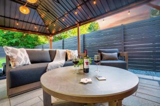 Uptown Oasis, Hot Tub, Swing Chairs, Fire Pit, Gazebo - Charlotte - 3