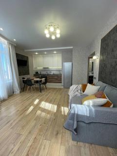 Комфортная просторная квартира в Аркадии возле моря - 1