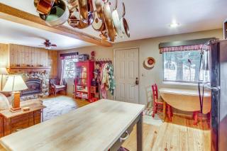 1 Mi to Lake Easton Cozy Cascades Cabin! - Cabin Creek - 3
