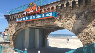 Cozy Beachfront Getaway - Daytona Beach - 8