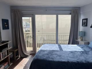 Cozy Beachfront Getaway - Daytona Beach - 4