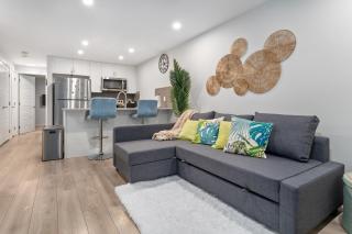 Tropical Caribbean-Themed Cozy Getaway - King Bed - Calgary - 1