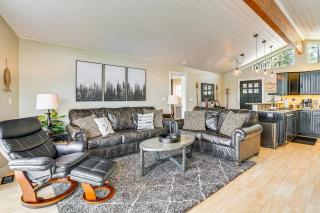 Lakefront Retreat with Kayaks, Paddle Boards and Deck! - Nine Mile Falls - 8