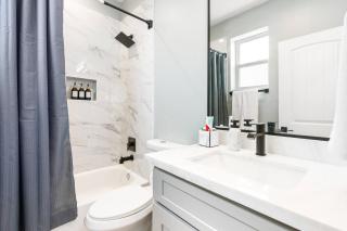 Modern + Contemporary Home Minutes from DT Houston - Houston - 5