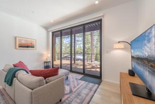 Modern Eco Retreat with Hot Tub and Views - Truckee - 3