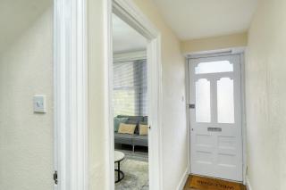 New London Home with Large Garden - 7