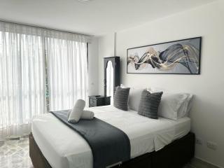 Excellent Location Ideal for Large Groups - 1