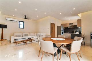 Prime 5th Ave Stay - 2BR with King Beds & City Views - 1