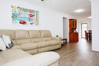 Perfect Location 4BR Home Warana - 200m to Beach! - Buddina - 0