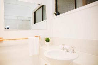 Perfect Location 4BR Home Warana - 200m to Beach! - 9