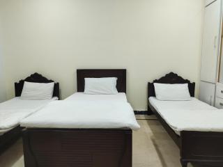 26 Number Bus Stop Guest House - Islamabad - 6