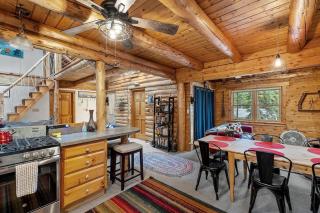 Beautiful Log Cabin on Belleau Lake -2900 sqft! - Wakefield - 0