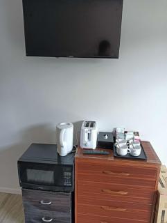 2 double and 1 sofa beds garden chalet, 7C Salisbury Road, Rotorua - Rotorua - 1