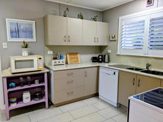 Cute Cottage - 2 Bedrooms - City & Strand Beach Location - Townsville - 5