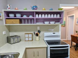 Cute Cottage - 2 Bedrooms - City & Strand Beach Location - Townsville - 4