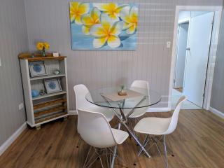 Cute Cottage - 2 Bedrooms - City & Strand Beach Location - Townsville - 8
