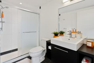 Modern 2-Bed Apartment in Heart of Downtown Yaletown Proximity - 1