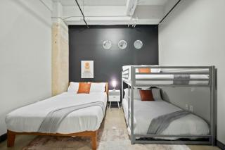 Stylish Downtown Stay | Pool, Gym, Valet Parking - 4