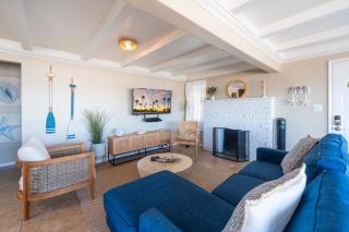 Waterfront Condos with Dock Access Near Sand Shops Balboa Fun Zone - 0